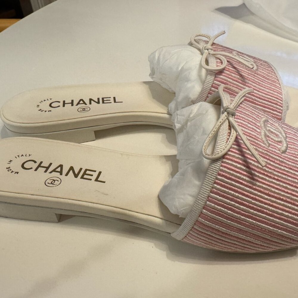 Chanel 24S Embroidered White/Pink Flat Bow Sandal Mule - 38C